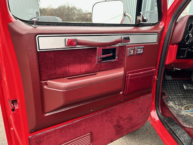 Photo 4 of this CHEVROLET C/K 10 SERIES