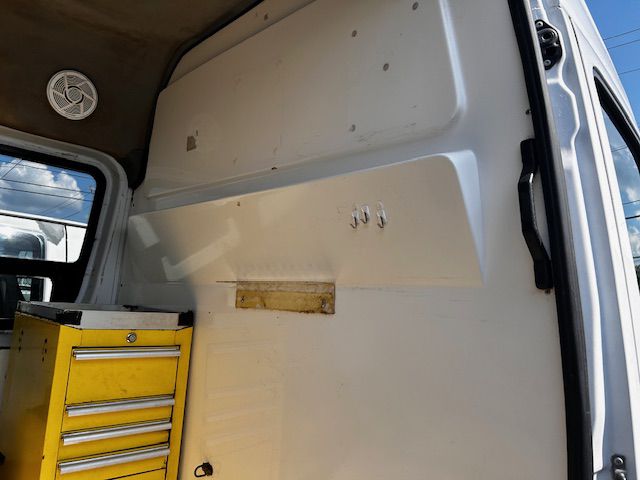 Photo 9 of this MERCEDES-BENZ SPRINTER
