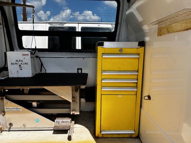 Photo 8 of this MERCEDES-BENZ SPRINTER