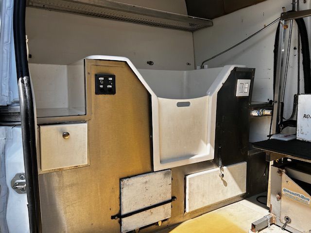 Photo 7 of this MERCEDES-BENZ SPRINTER
