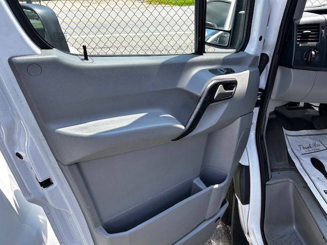 Photo 4 of this MERCEDES-BENZ SPRINTER