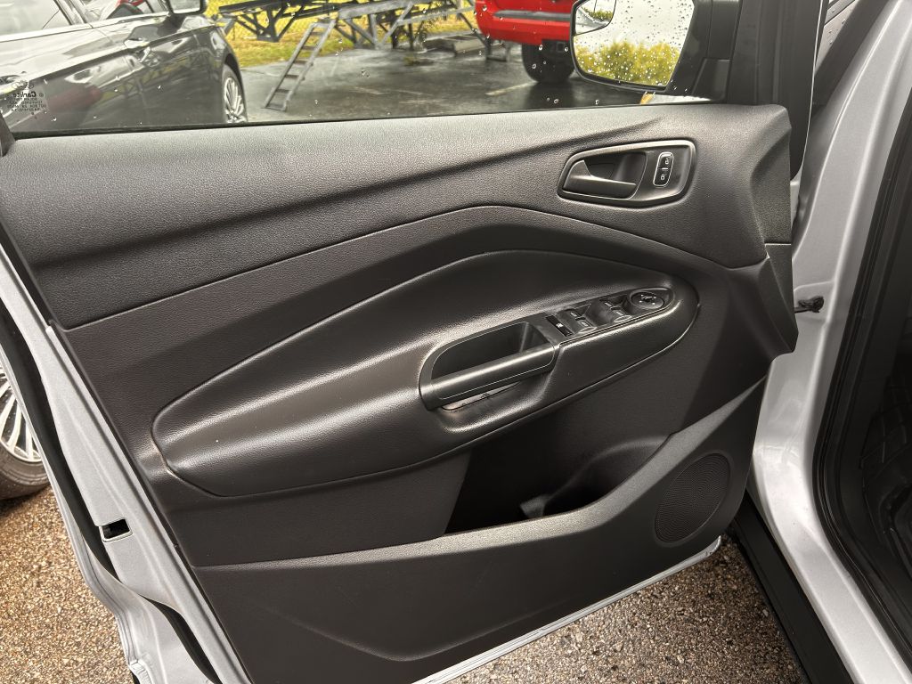 Photo 9 of this FORD ESCAPE