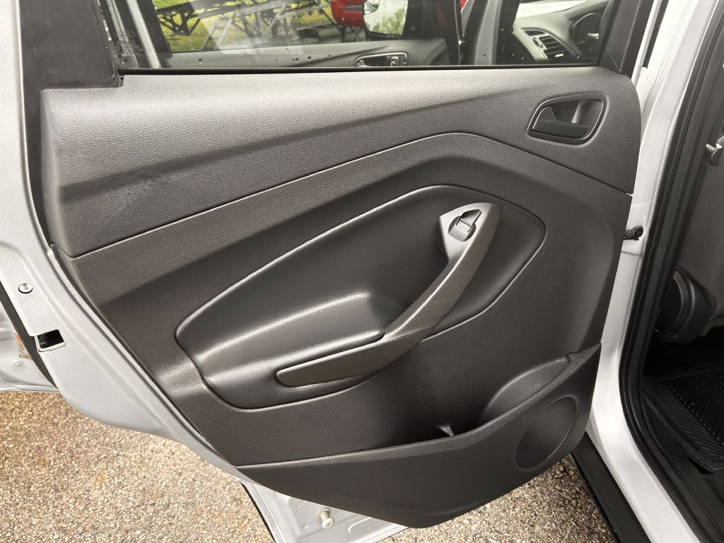 Photo 11 of this FORD ESCAPE