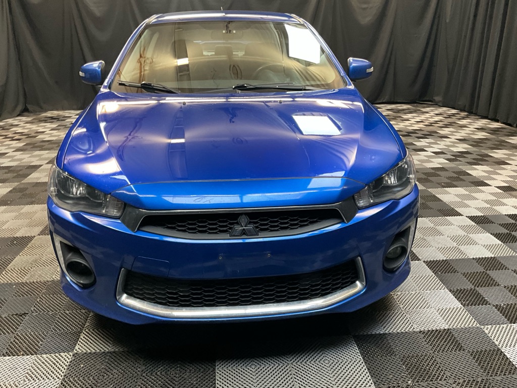 2017 Mitsubishi Lancer ES photo 2