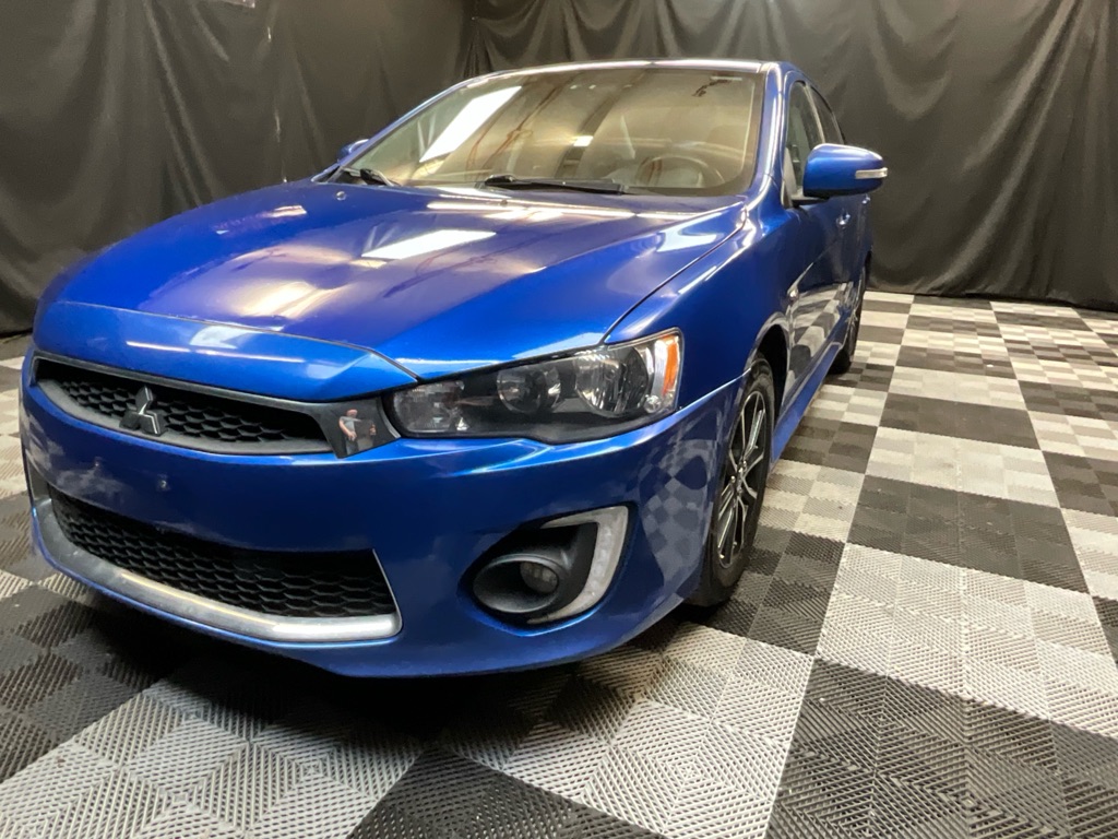 2017 Mitsubishi Lancer ES photo 3