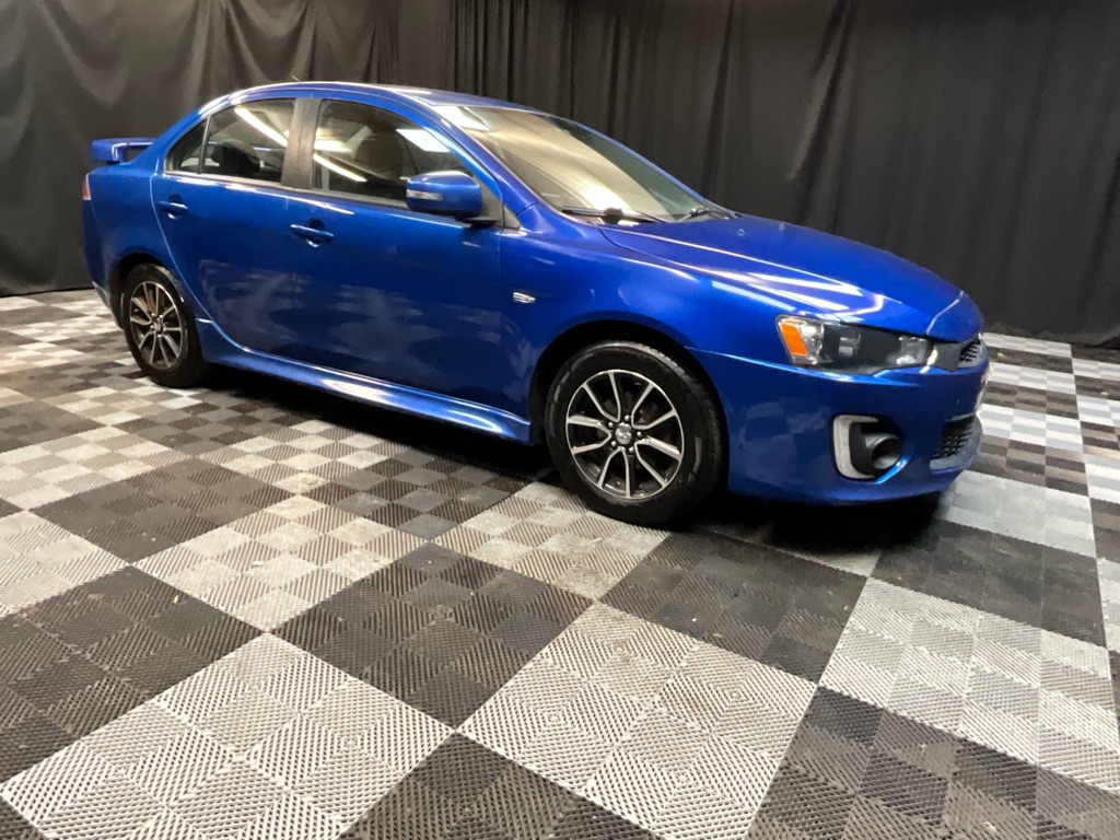 2017 Mitsubishi Lancer ES photo 4