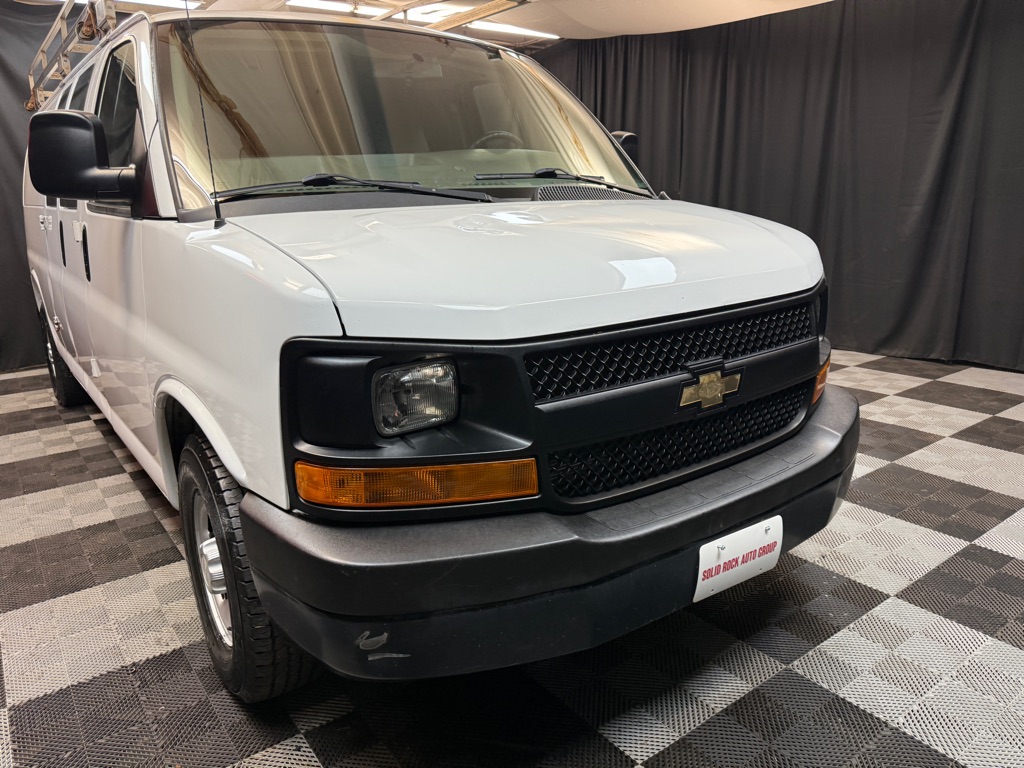 2017 Chevrolet Express Base's photo