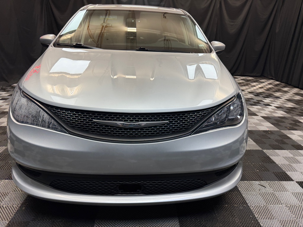 2022 Chrysler Voyager LX photo 2