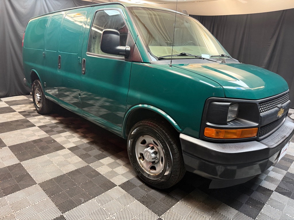 2017 Chevrolet Express 3500 Cargo photo 3