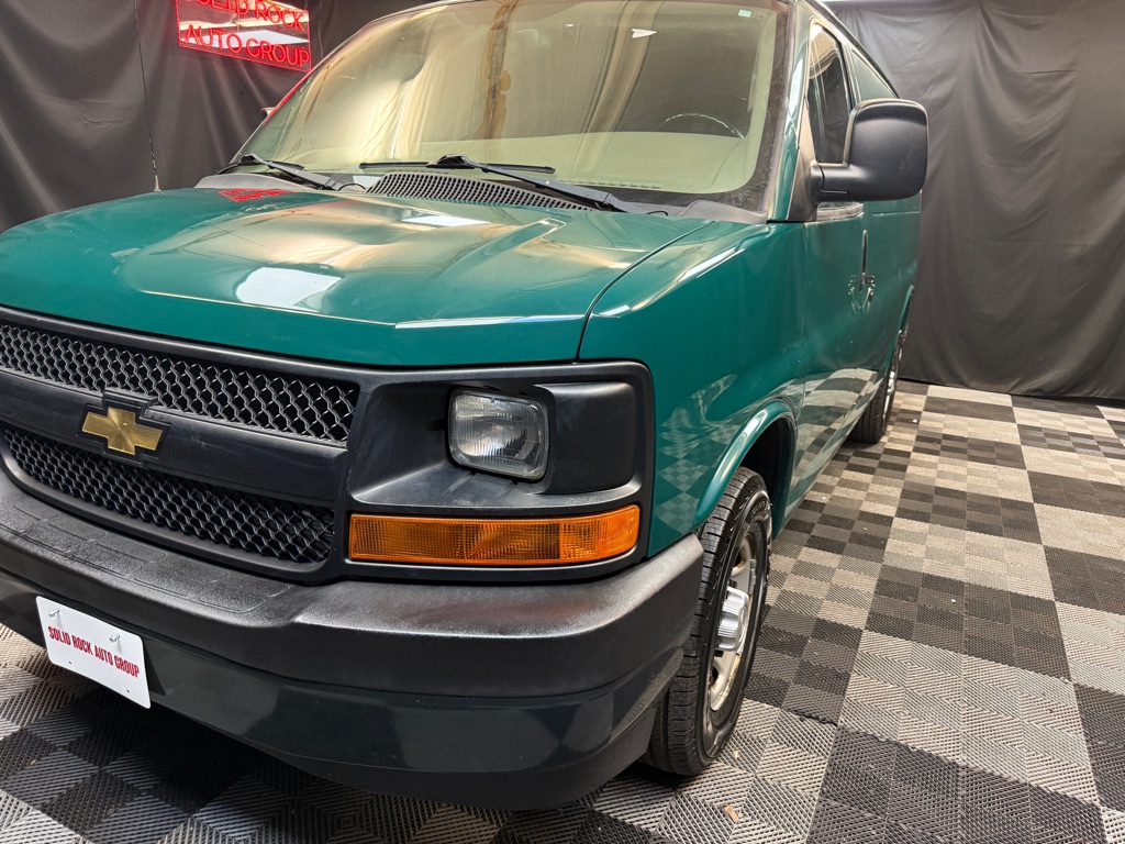 2017 Chevrolet Express 3500 Cargo photo 2