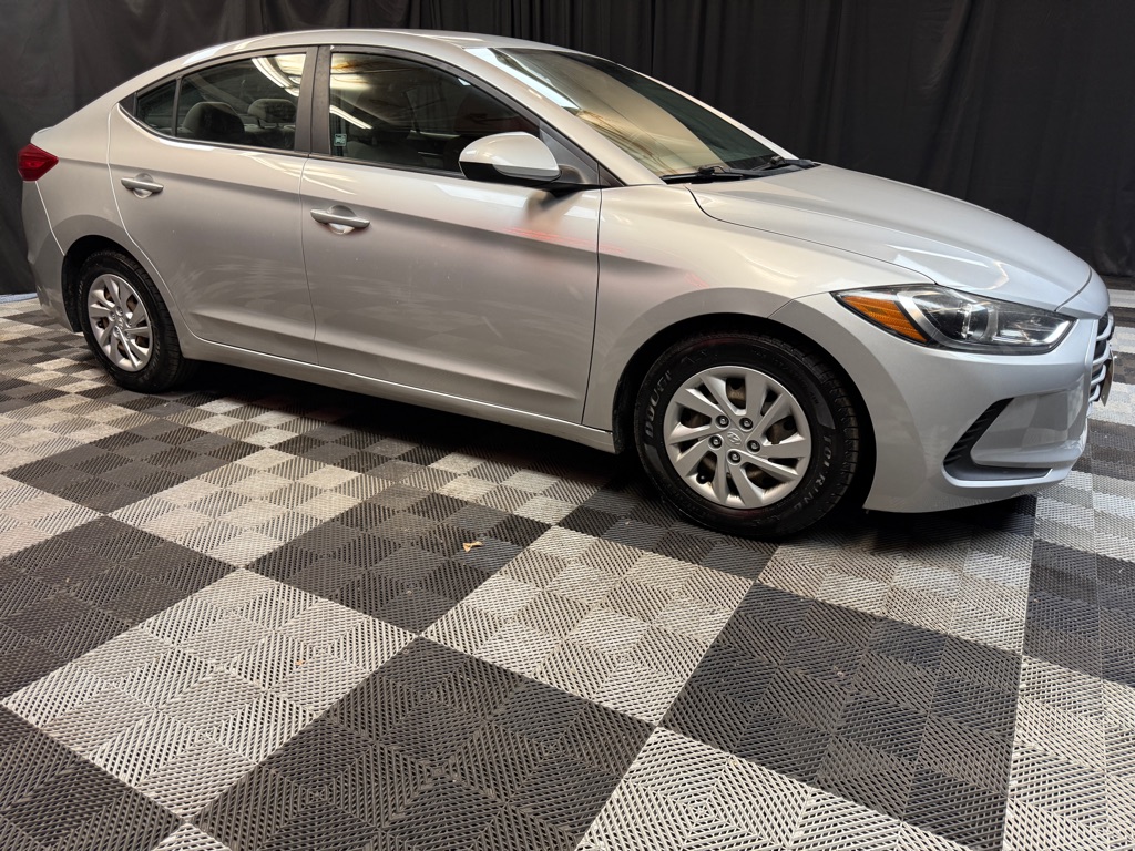 2017 Hyundai Elantra SE photo 4