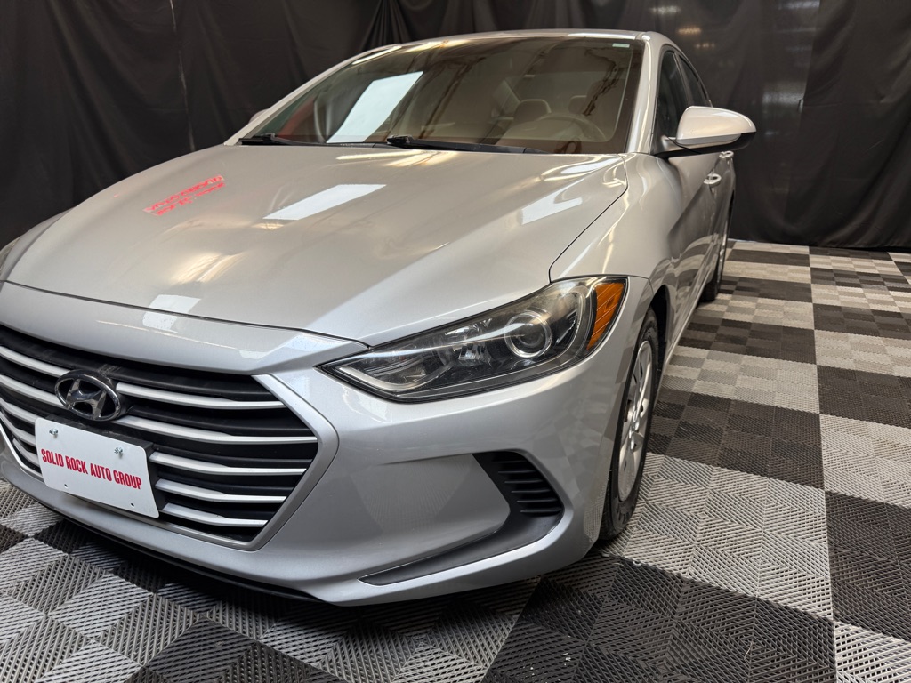 2017 Hyundai Elantra SE photo 3
