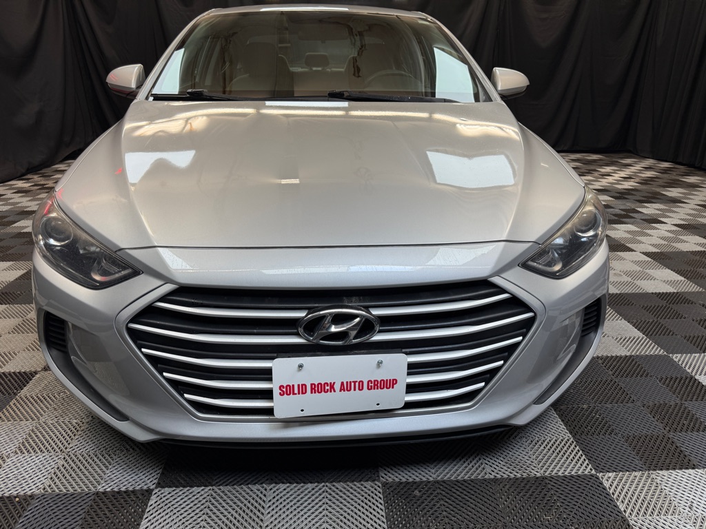 2017 Hyundai Elantra SE photo 2