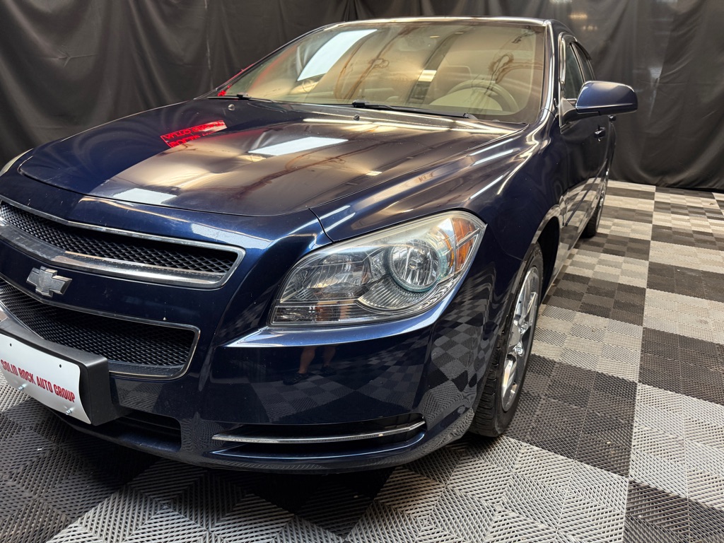 2011 Chevrolet Malibu photo 2