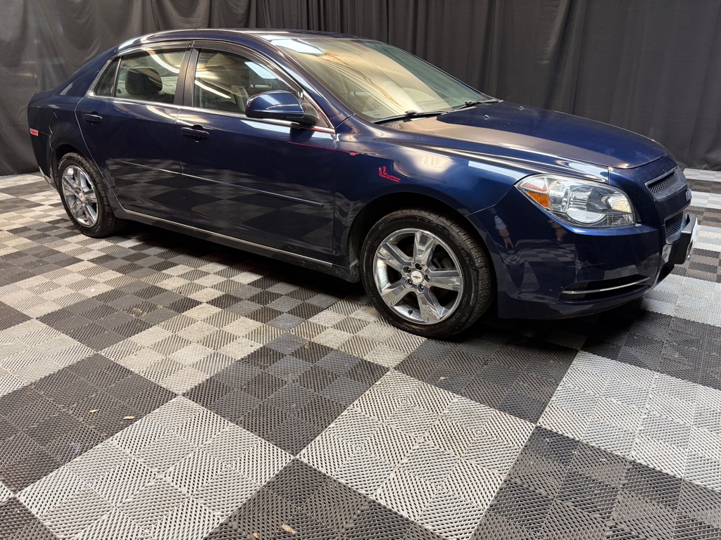 2011 Chevrolet Malibu photo 3