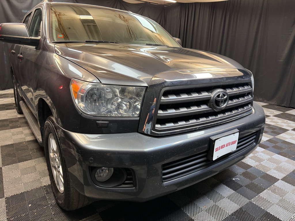 2016 Toyota Sequoia SR5's photo