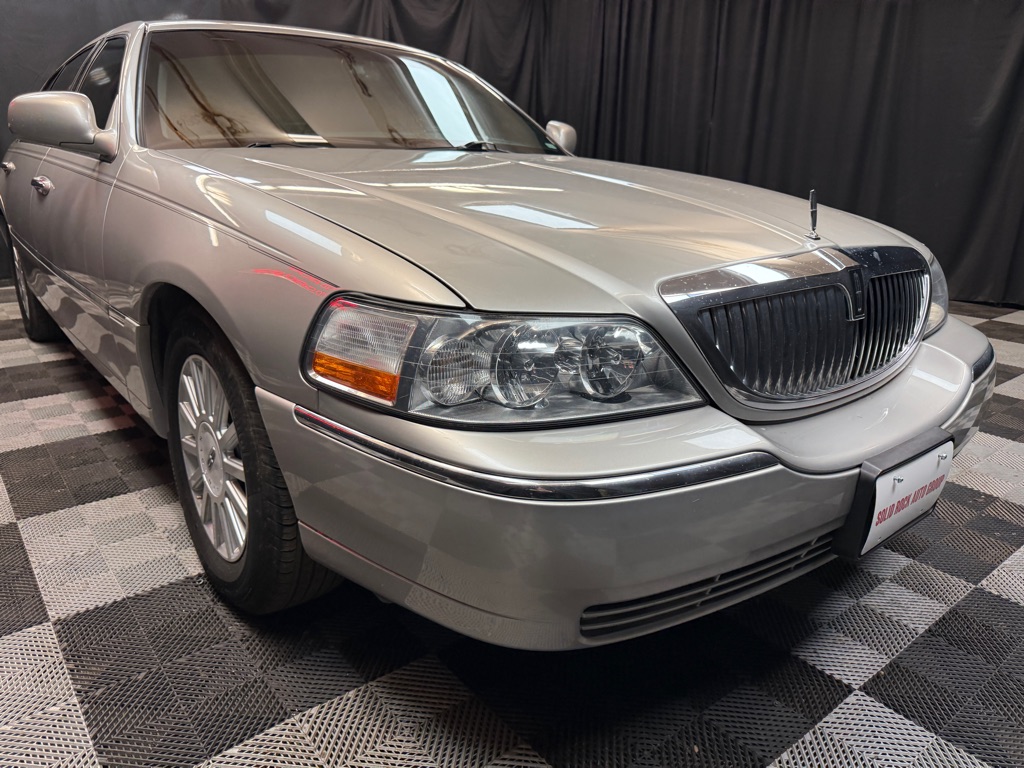 2007 Lincoln Town Car Executive's photo