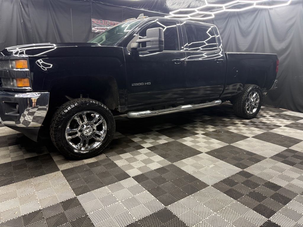2018 Chevrolet Silverado 2500HD LT - Image 5