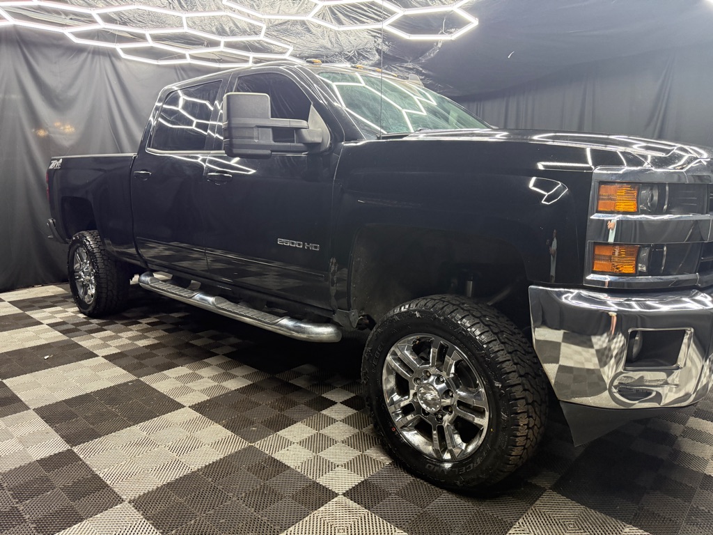 2018 Chevrolet Silverado 2500HD LT - Image 4