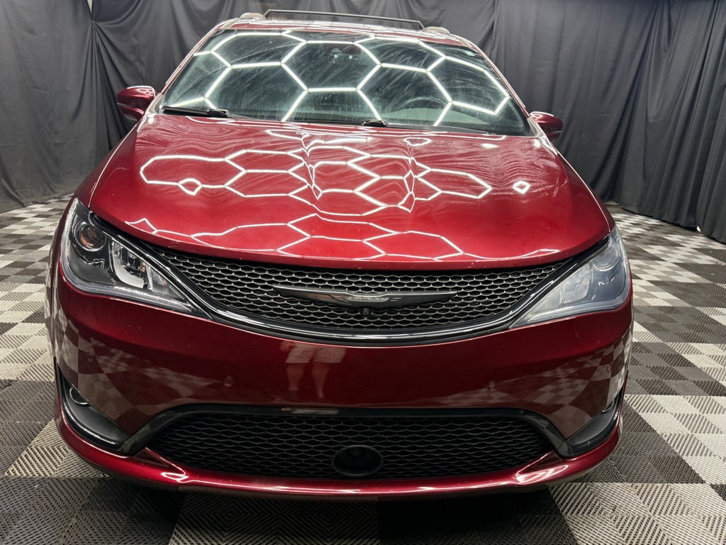 2019 Chrysler Pacifica Limited - Image 2