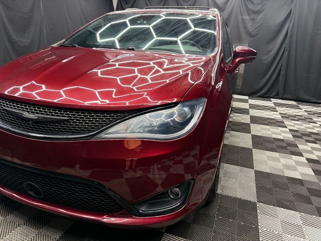 2019 Chrysler Pacifica Limited - Image 3
