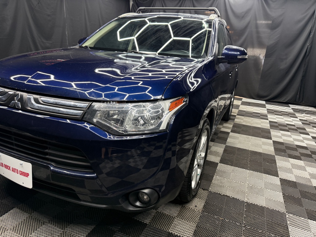 2014 Mitsubishi Outlander SE - Image 3