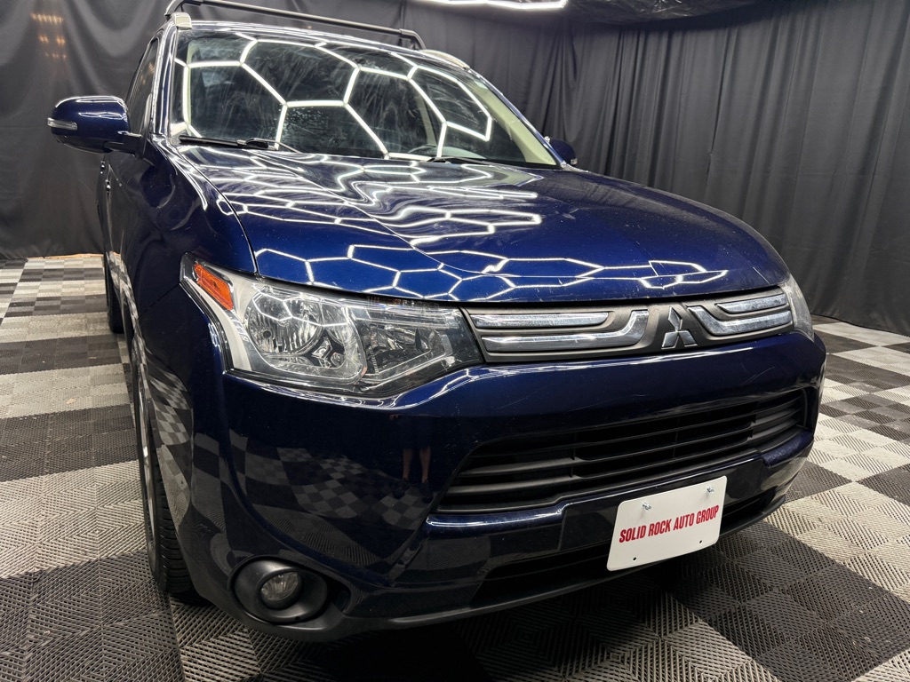 2014 Mitsubishi Outlander SE - Main Image