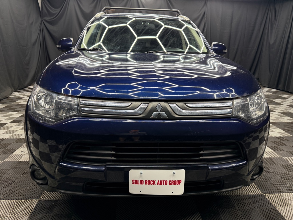 2014 Mitsubishi Outlander SE - Image 2