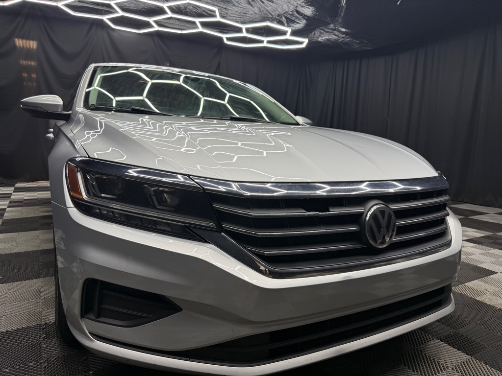 2020 Volkswagen Passat SE - Main Image