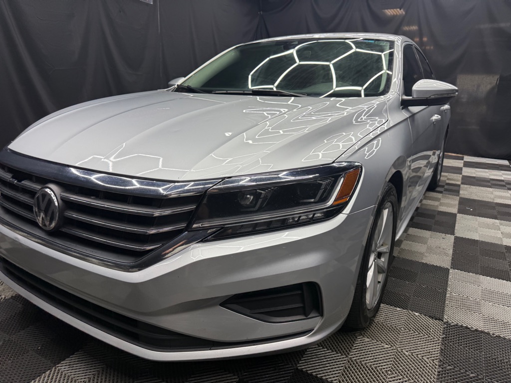 2020 Volkswagen Passat SE - Image 3