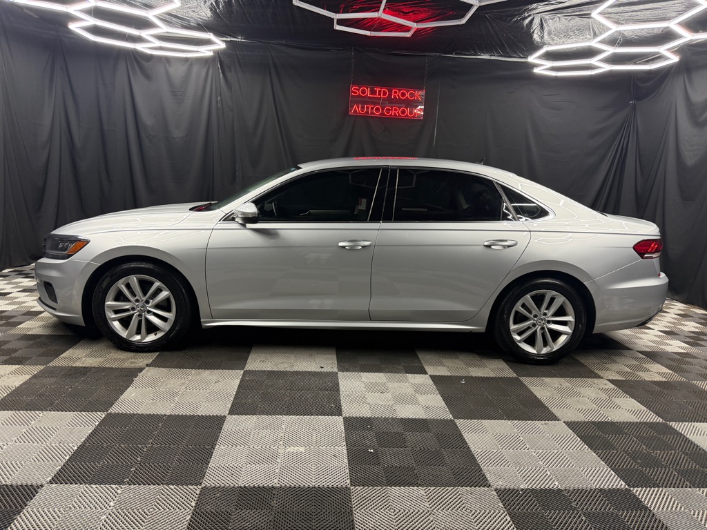 2020 Volkswagen Passat SE - Image 5