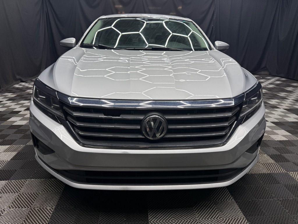 2020 Volkswagen Passat SE - Image 2