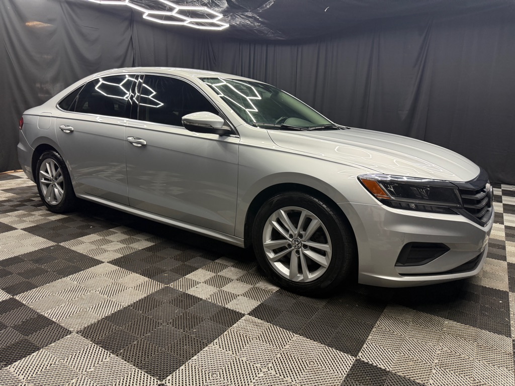 2020 Volkswagen Passat SE - Image 4