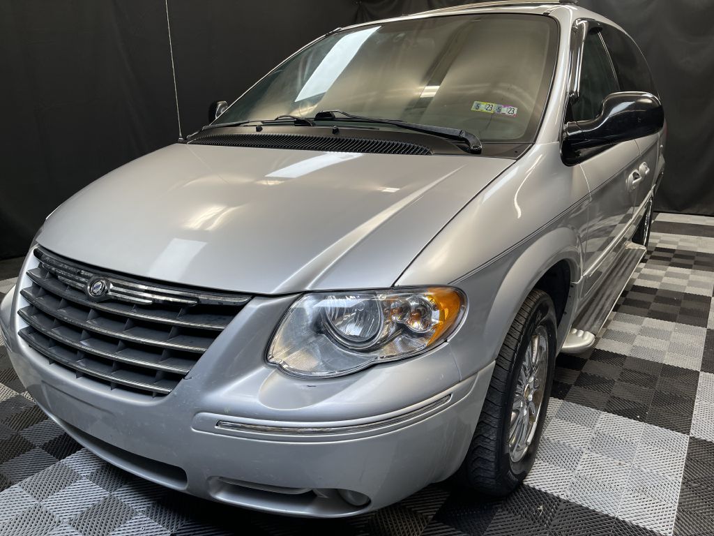 2005 CHRYSLER TOWN & COUNTRY LIMITED for sale at Solid Rock Auto Group
