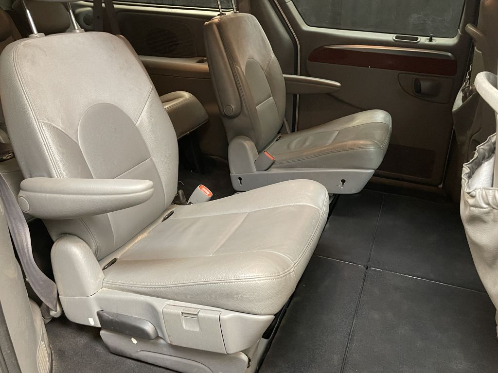 2005 CHRYSLER TOWN & COUNTRY LIMITED for sale at Solid Rock Auto Group