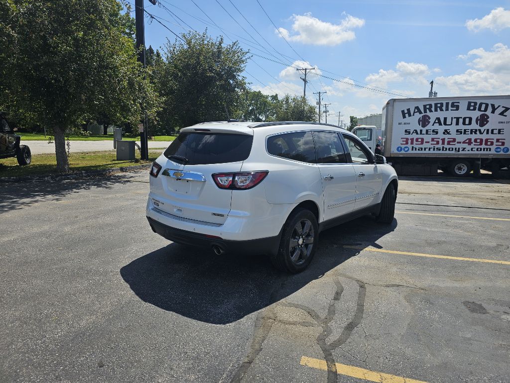 Photo 2 of this CHEVROLET TRAVERSE