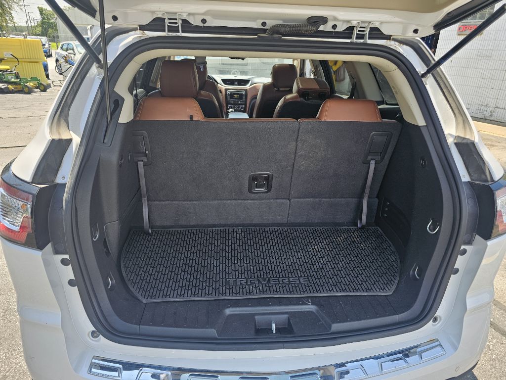 Photo 6 of this CHEVROLET TRAVERSE