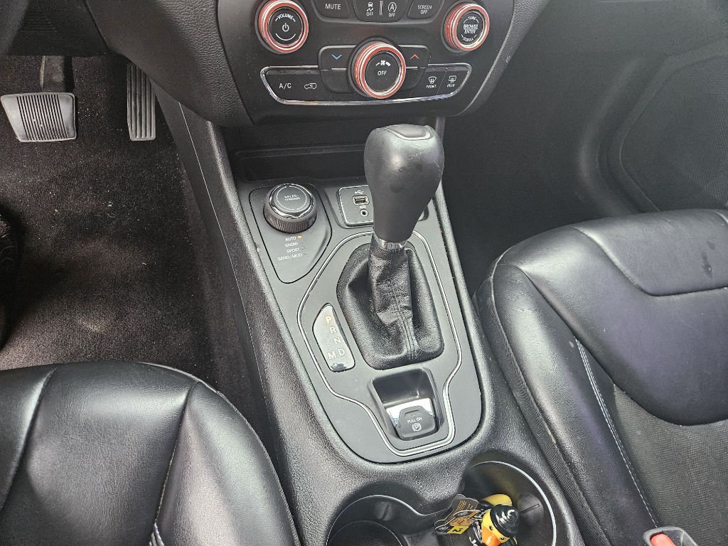 Photo 9 of this JEEP CHEROKEE