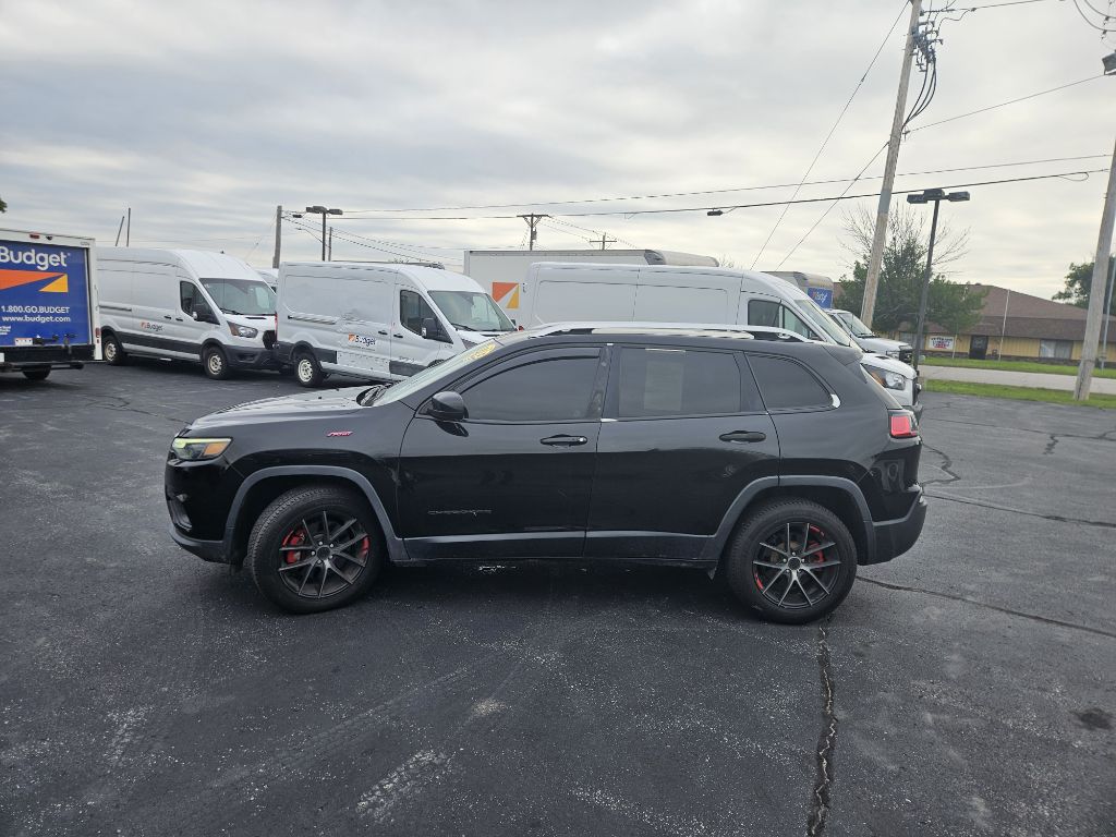 Photo 18 of this JEEP CHEROKEE