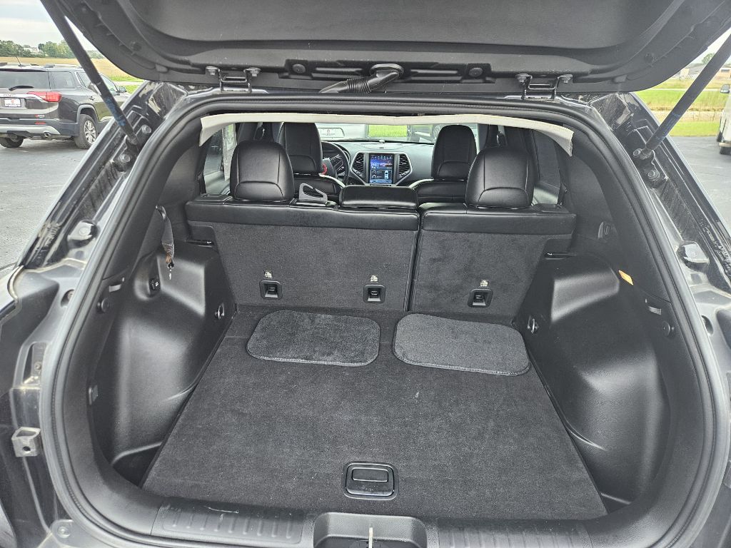 Photo 13 of this JEEP CHEROKEE
