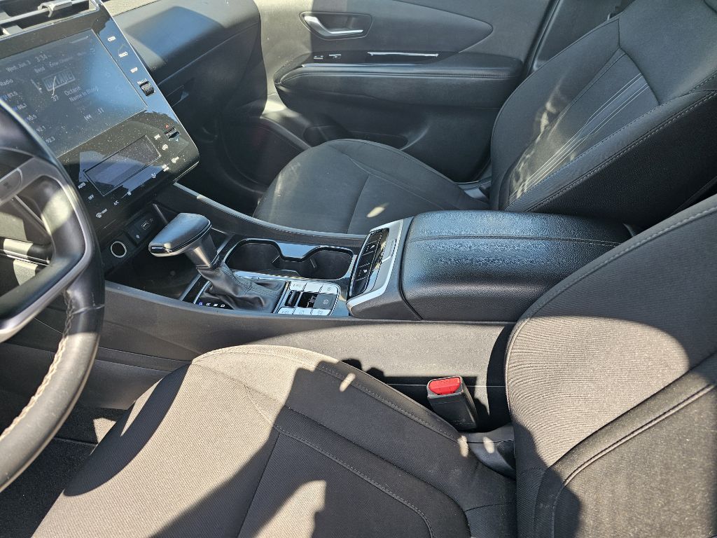 Photo 10 of this HYUNDAI TUCSON