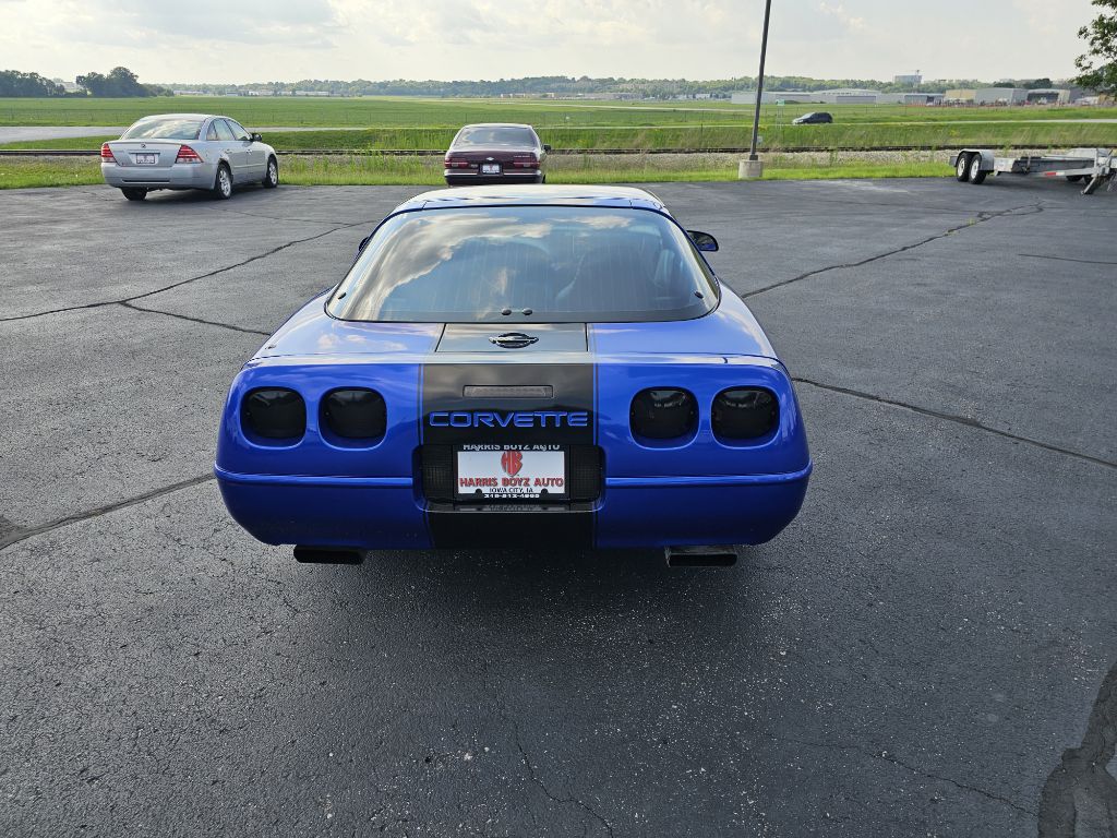 Photo 4 of this CHEVROLET CORVETTE