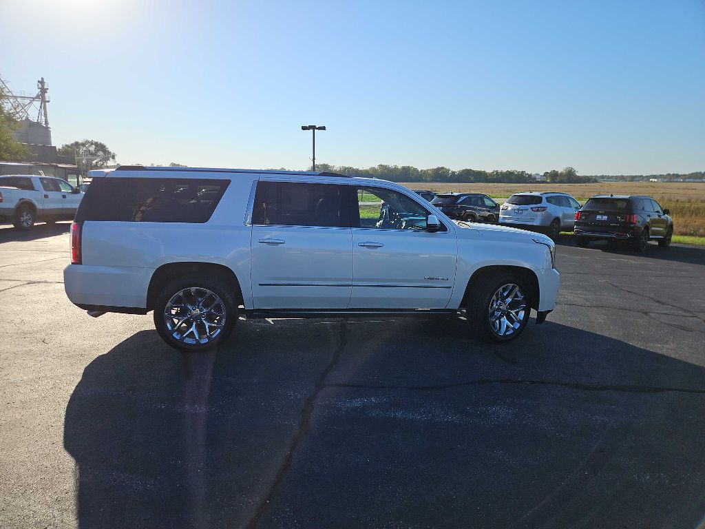 Photo 14 of this GMC YUKON XL