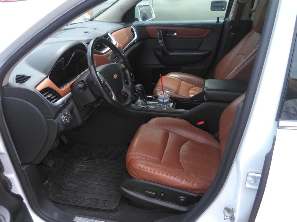 Photo 5 of this CHEVROLET TRAVERSE
