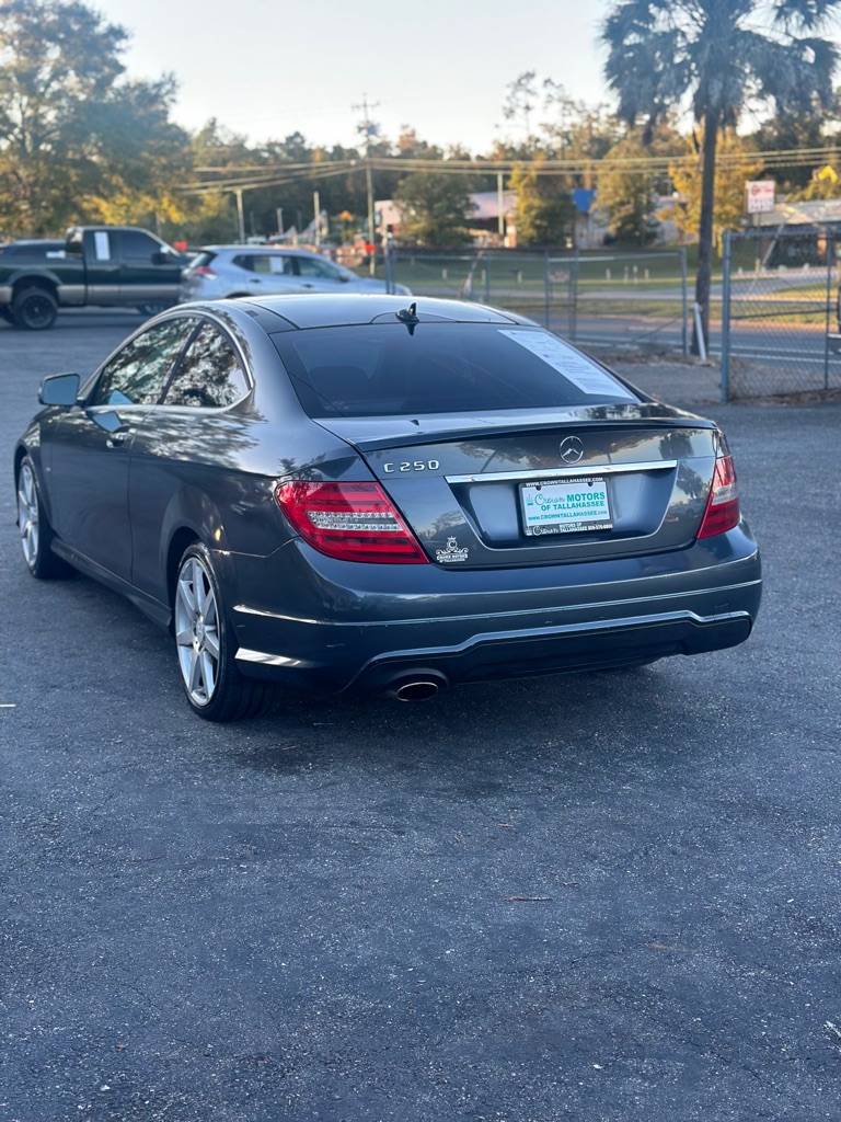 Photo 6 of this MERCEDES-BENZ C-CLASS