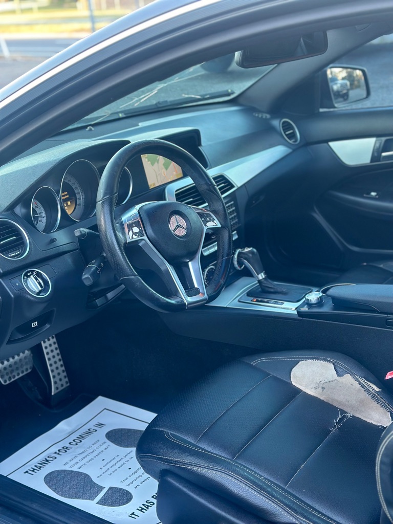 Photo 8 of this MERCEDES-BENZ C-CLASS