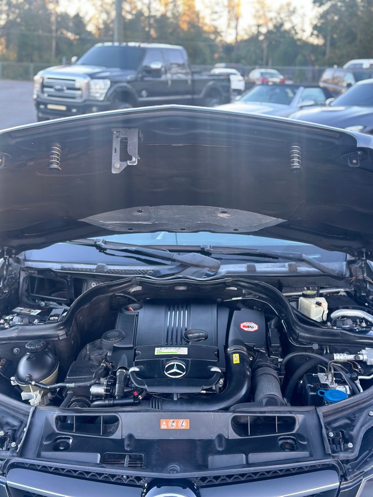 Photo 21 of this MERCEDES-BENZ C-CLASS