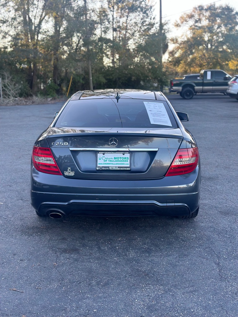 Photo 5 of this MERCEDES-BENZ C-CLASS