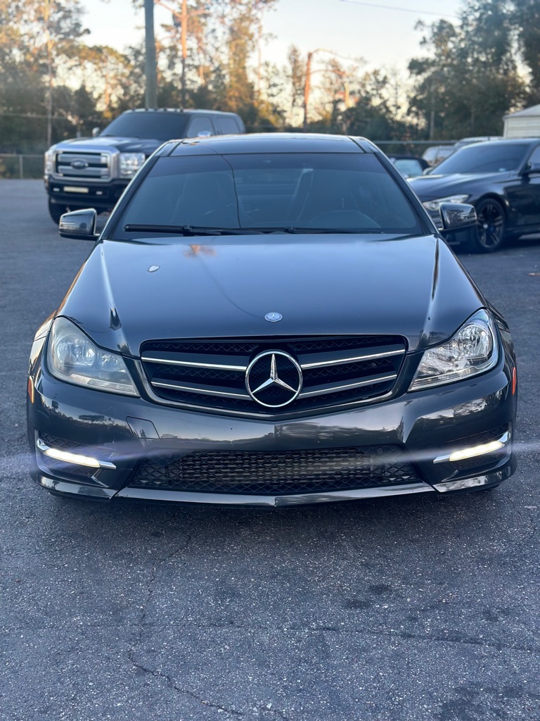 Photo 3 of this MERCEDES-BENZ C-CLASS