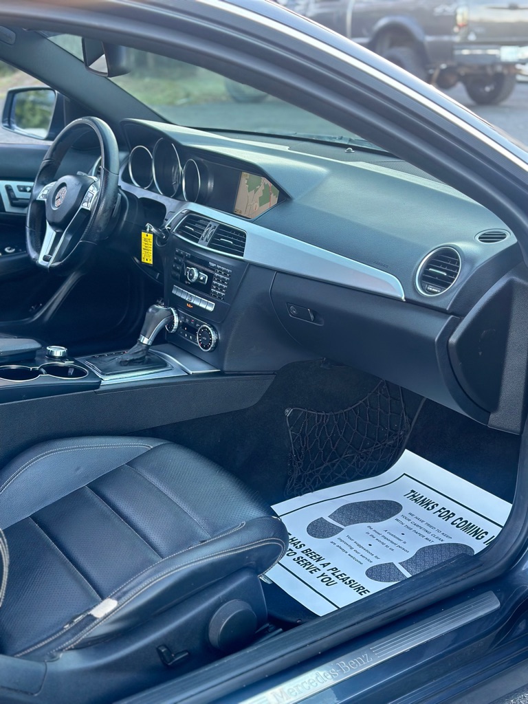 Photo 17 of this MERCEDES-BENZ C-CLASS